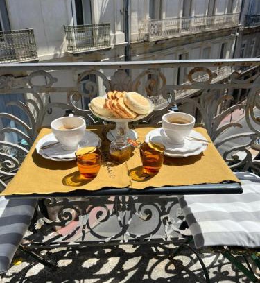 Comedie Bed & Breakfast | Au cœur de M