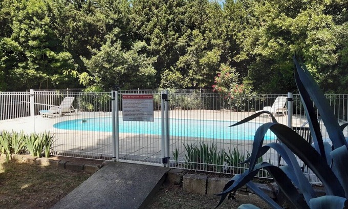 Paradou Apartment | Au Cœur des Alpilles Appart Rdc Jardin Piscine