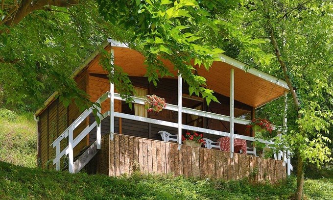 La Bastide-Clairence Ski Chalet | Au Calme Wooden cottages 2 to 4 persons a couple and 2 small children