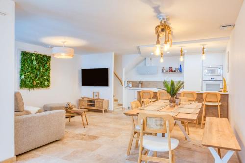 Aigues-Mortes Medieval City House | Au coeur de la Citadelle parking