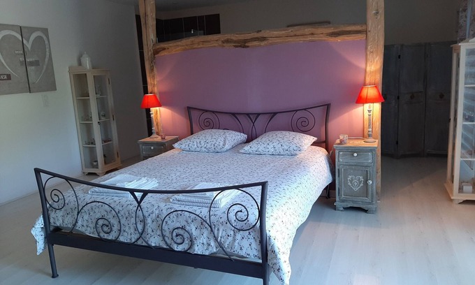 Saint-Martin-de-Fressengeas Bed & Breakfast | Au Cœur de Mauchat, for a romantic getaway