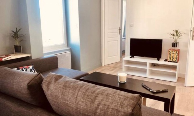 Lons-le-Saunier Apartment | Au Pays des Lacs, 6 Pers/Parking Gratuit