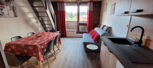 Le Praz de Lys Apartment | Au pied des pistes - 3 chambres - Vue montagne - Cosy et confort