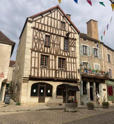 Noyers-sur-Serein Apartment | Au poids du Roy