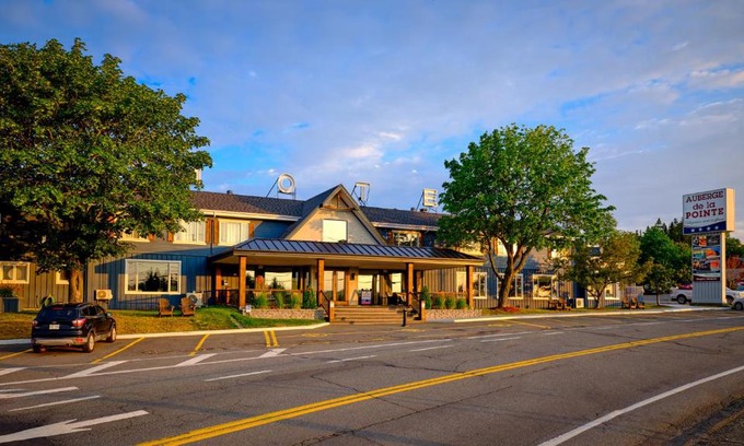 Riviere-du-Loup Regional County Municipality Hotel | Auberge de la Pointe