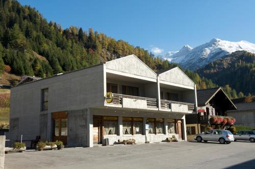 Bourg-Saint-Pierre Hotel | Auberge des Charmettes