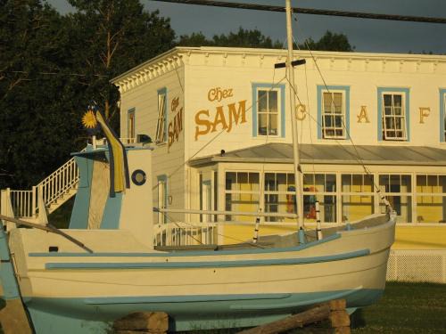 Baie Sainte-Catherine Hotel | Auberge du Café chez Sam