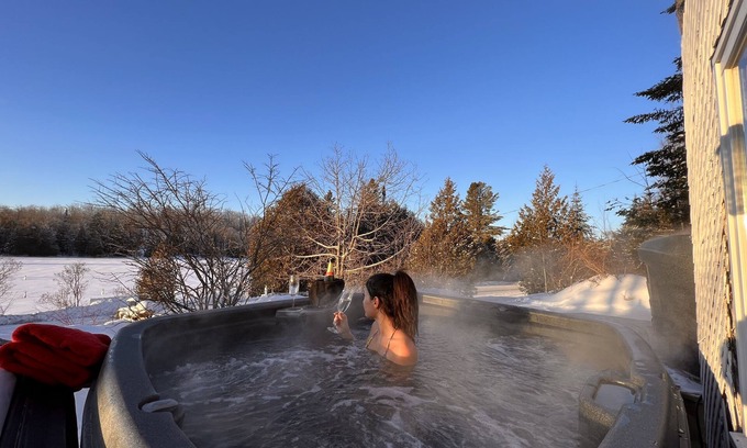 Saint-Hippolyte Bed & Breakfast | Auberge Lac du Pin Rouge