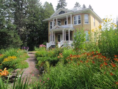 Saint-Simon-les-Mines Hotel | Auberge Taylor Manor