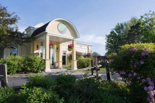 West Brome Hotel | Auberge West Brome