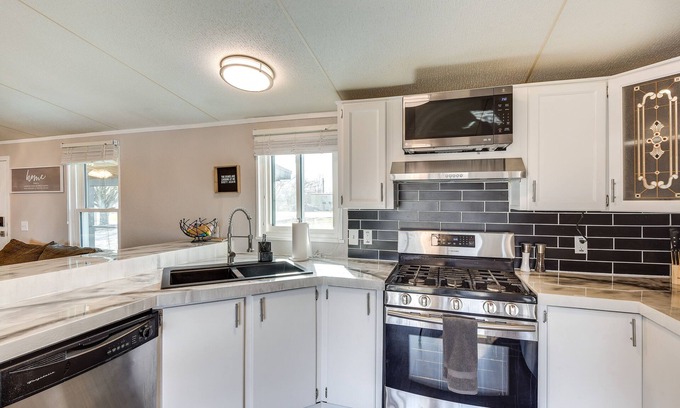 Era House | Aubrey Getaway Near Lake Ray Roberts!