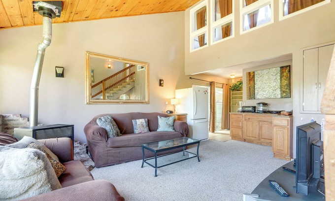 North Auburn Cottage | Auburn Cottage w/Patios & Garden - 3 Mi to Town!