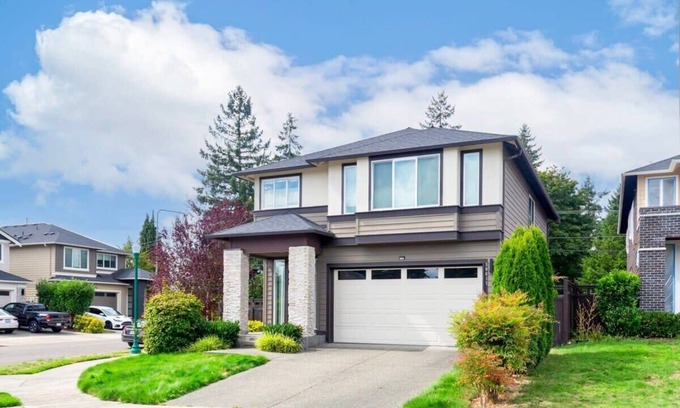 Auburn House | Auburn Designer’s 3B 2.5B Luxe Home |Covered Patio