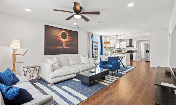 Dallas House | Auburn Haven: Spacious Retreat w/Modern Comforts