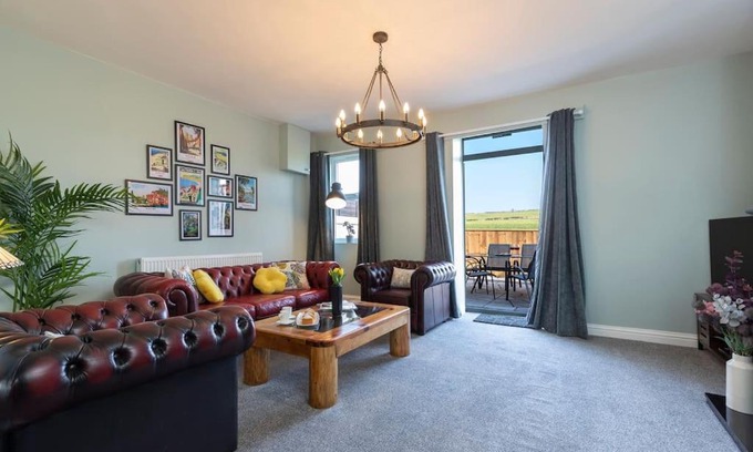 North Bitchburn House | Auckland View - a comfy & spacious 4bed with views