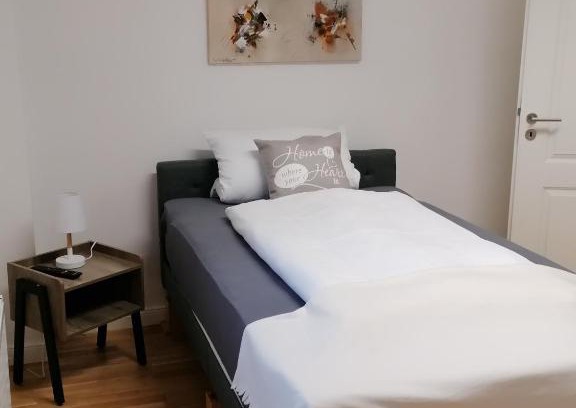 Hitdorf Apartment | AufmLohr - Appartement mit 3 Schlafzimmern - in Leverkusen Hitdorf - Private Parkplätze vorhanden-