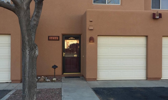 Moab South Valley Condo | Aug Discounts Moab Solano Vallejo Condo, sleeps 5, outdoor pool