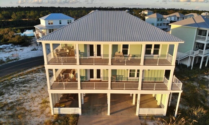 Morgantown House | August Discounted! Upscale home w/pools, tennis & views