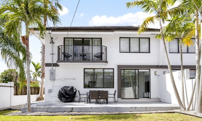 Olympia Heights House | August & September Sale! Private Yard & Grill, Near Coral Gables & MIA Airport
