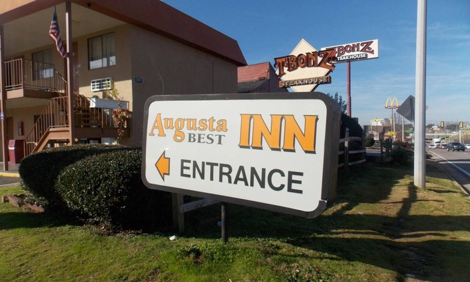 National Hills Hotel | Augusta Best Inn