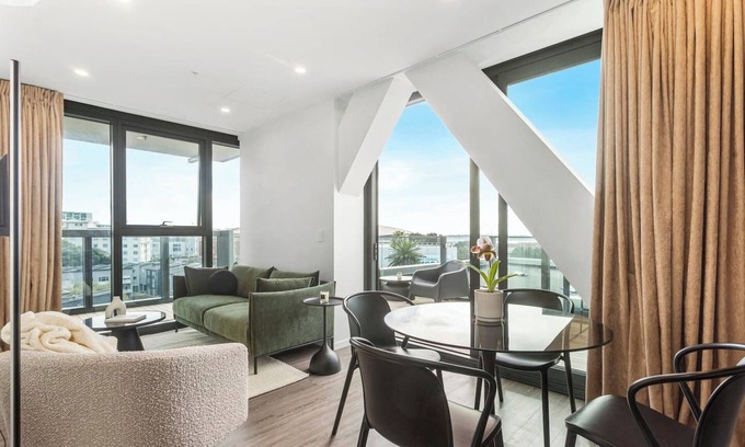 Parnell Apartment | Augustus Haven Apartment with Parking and Air-Con