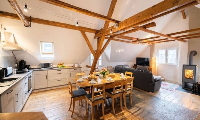 Ediger House | Aunt Agnes House 8 person house with covered courtyard and barbecue