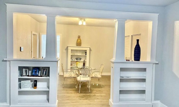 Bastrop Cottage | Aunt Elaine's Downtown Cottage
