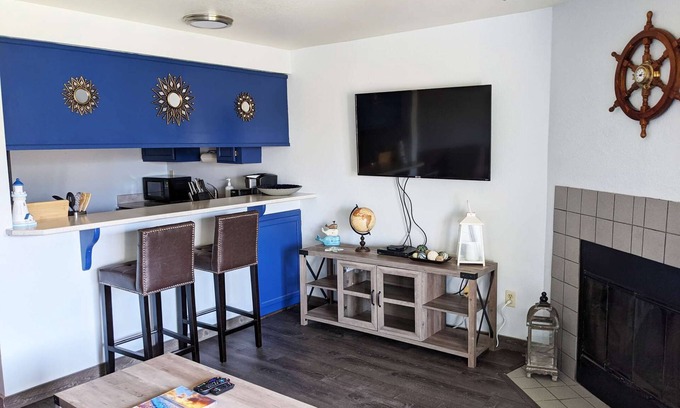 Ocean Shores Condo | Aurora 1 Bedroom Oceanfront Condo - Pet Friendly