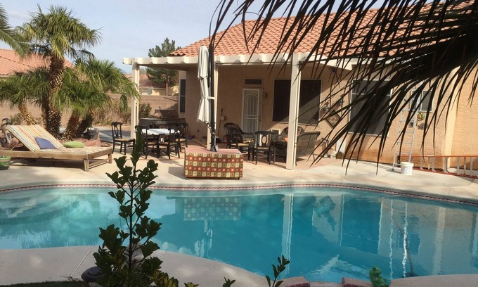 Silverado Ranch House | Aurora Bungalow House. 3 bdrm, Private Pool/Spa, 3 hole Putting Green