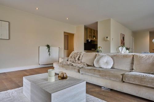 Lommel Apartment | Aurora City Apartment