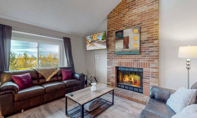 Prides Crossing House | Aurora Family-Friendly Home Near Quincy Reservoir