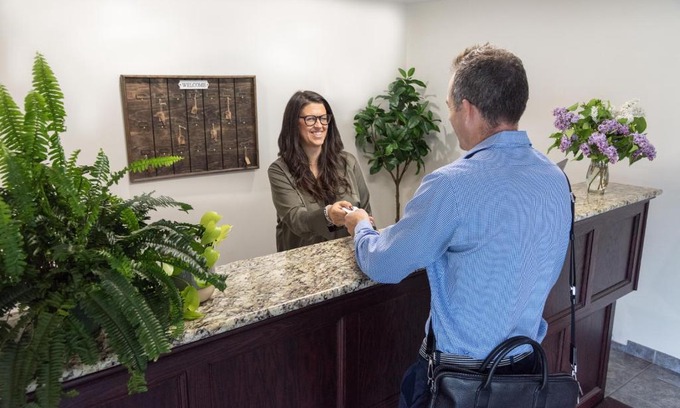 Kingston Hotel | Aurora Inn