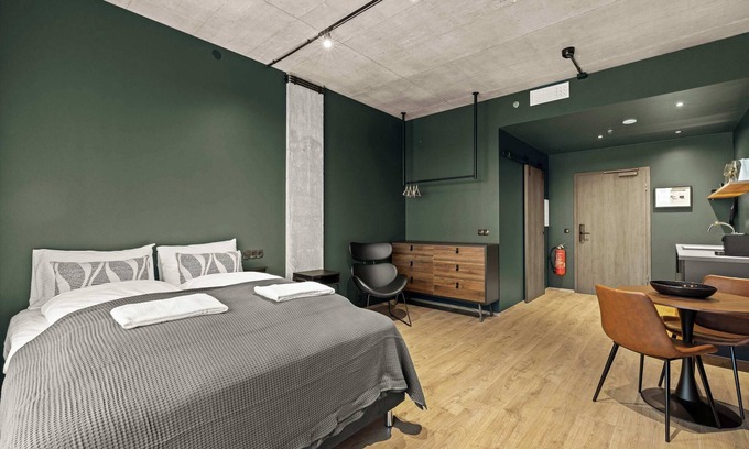 Reykjavik Apartment | Aurora Nooks - Superior Studio for 2 - free parking