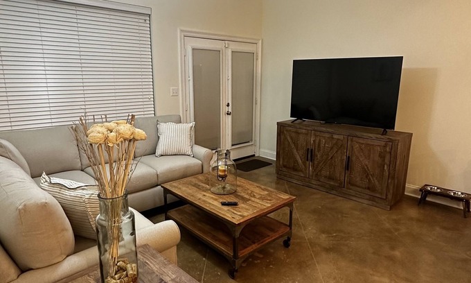 Hammond House | Aurora Place hosted by Andi