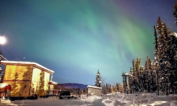Ester House | Aurora View & Water Views. 8 minutes to airport-Very private house out of town.