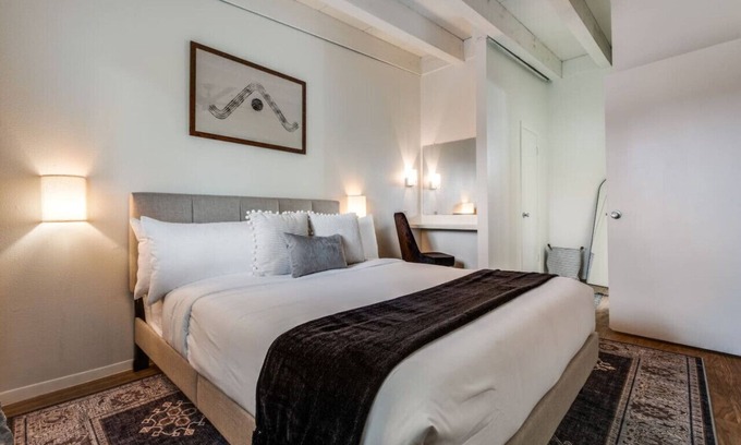 North University Apartment | Austin Central | Pet-Friendly | 10 min to Downtown