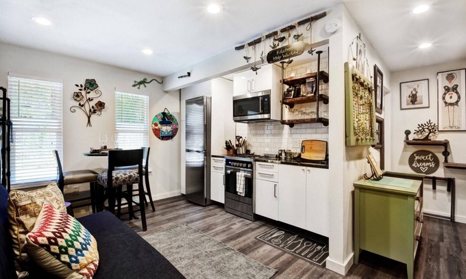 Hyde Park Apartment | Austin Flats #100, Historic Hyde Park