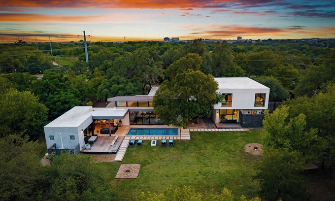Parker Lane House | Austin Grove/Pool . Fire Pit