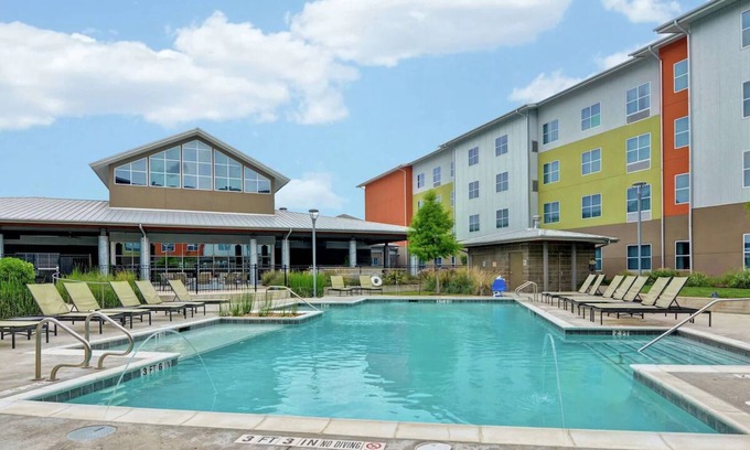 McNeil Hotel | Austin Resort Experience:Free Parking Near Texas State Capitol,Onsite Pool