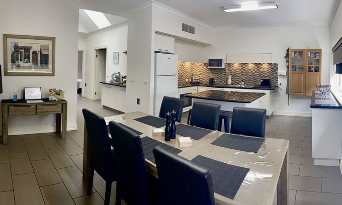 Dennington House | Austral Place 88 over Merri River