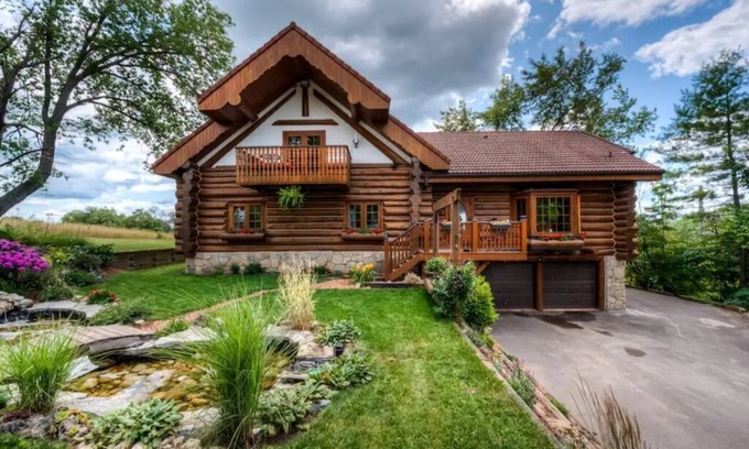 Township of Woolwich House | Austrian Log housen