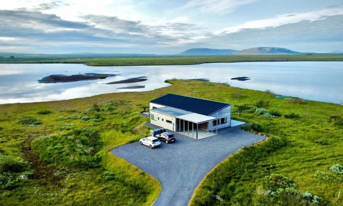 Laugarvatn Villa | Austurey - Lakefront Villa