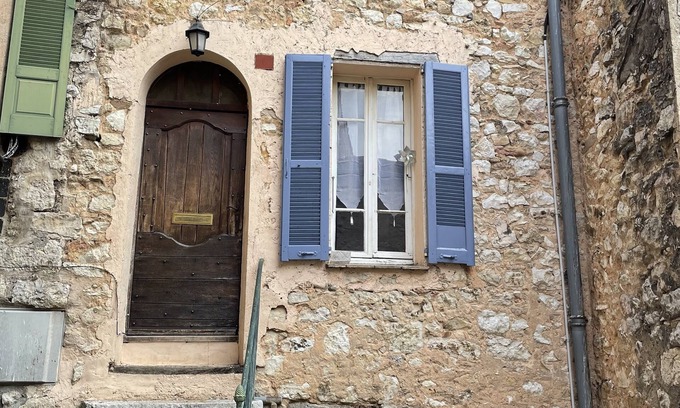 Tourrettes-sur-Loup House | AUTHENTIC 3-ROOM APARTMENT IN THE HEART OF THE VILLAGE