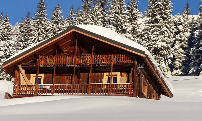 Bisanne 1500 Ski Chalet | Authentic alpine chalet,