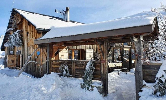 Mieussy Ski Chalet | Authentic alpine chalet in Praz de lys sommand at 1500m on the ski slopes