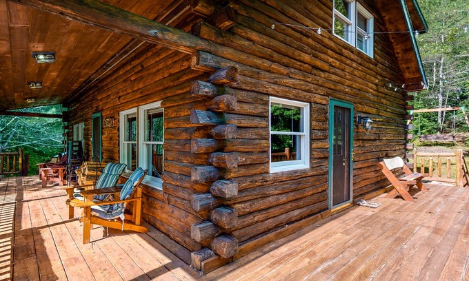 Stratton Mountain Cabin | Authentic and comfortable Vermont log cabin - secluded yet near attractions