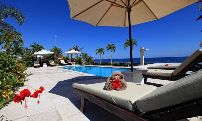 Gerokgak Villa | Authentic Beachvilla with cook, private pool, staff and lush tropical garden