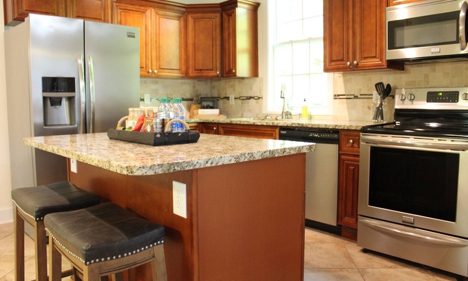 Edgewood House | Authentic Edgewood 3 Bed House with Private Yard