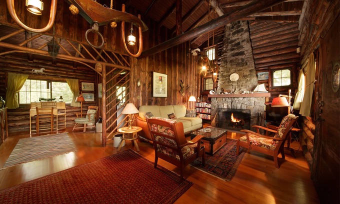 East Boothbay Cabin | Authentic Log Cabin on Damariscotta River W/Dock and Moorings
