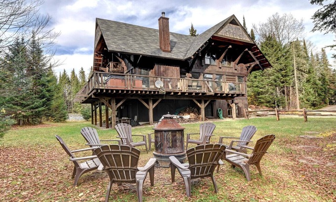 Lac Superieur Village Cottage | Authentic Log Home #053